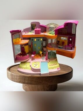 Mattel  Polly House  vintage Pink & Aqua Fold-Out Playset with Orange Accents